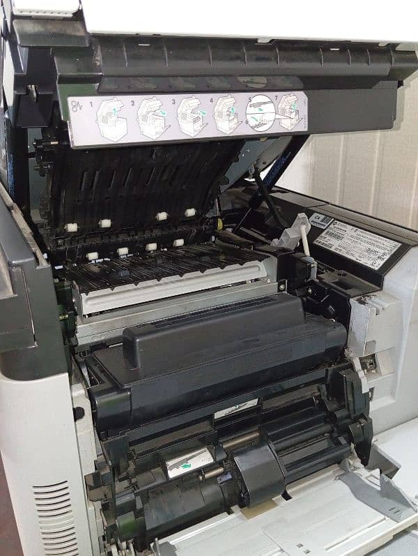 HP LaserJet Enterprise MFP M630 series 1