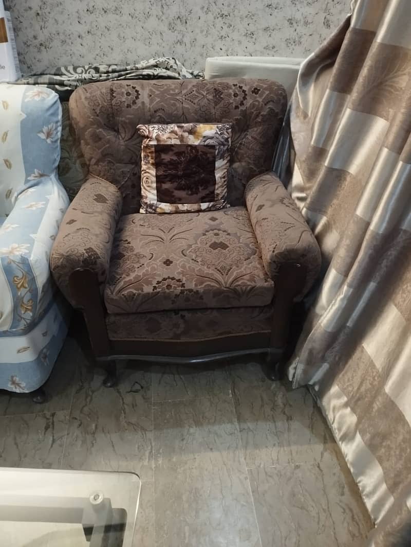 3 and 1,1 Sofa sale very cheap price 1