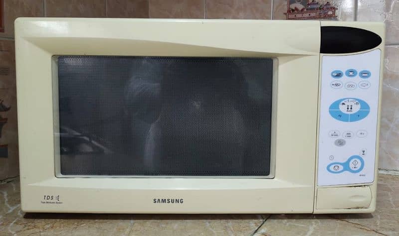 Microwave for Sale - Built to Last - PKR 18,000 Only! 0