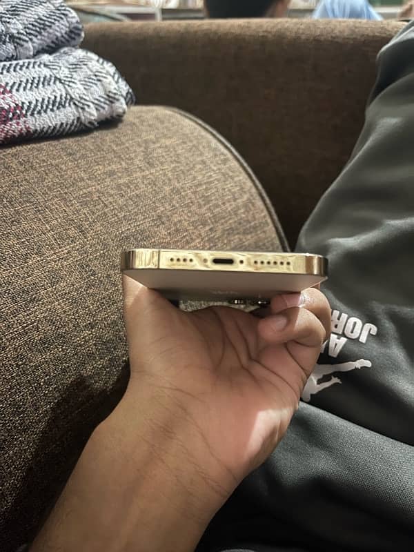 IPhone 12 pro max Golden non active 5