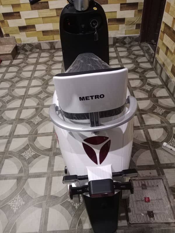 metro M6 Scooty 3