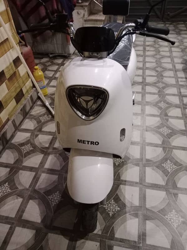 metro M6 Scooty 5