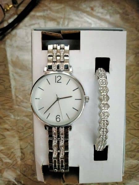 Women brand new Bracelet and watch 0