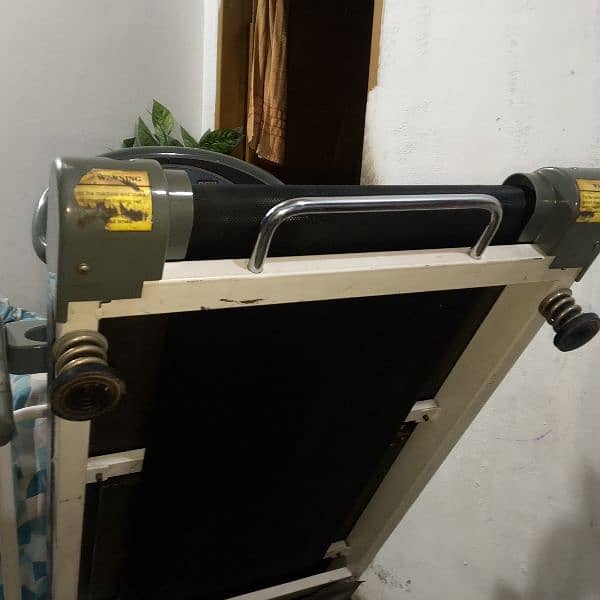 Tread Mill For Sale in good condition 5