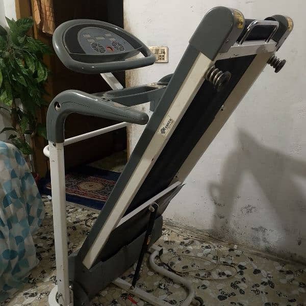 Tread Mill For Sale in good condition 6