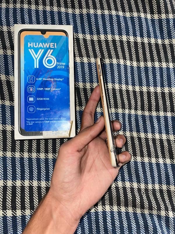 huawei y 6 prime 2019 All ok with box 32GB wattsapp : 03070405686 3