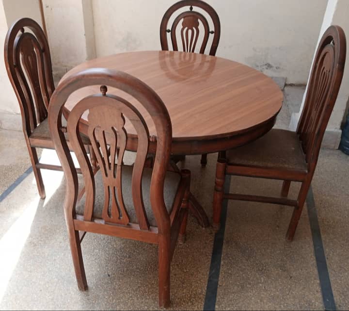 Round Table dining set with 4 chairs 0