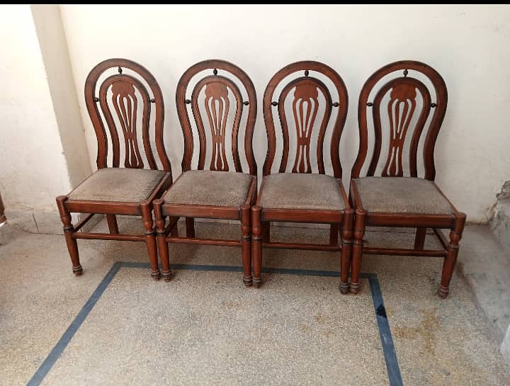 Round Table dining set with 4 chairs 1