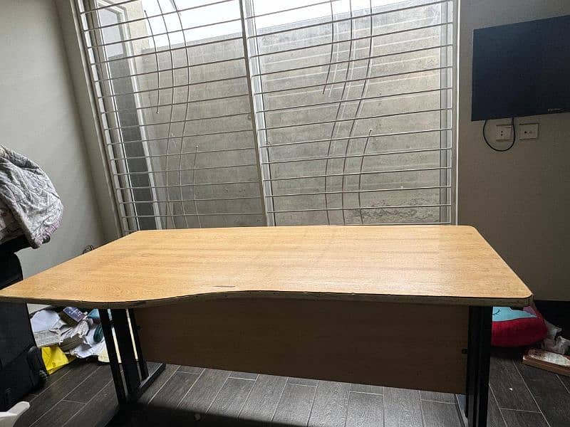 study  side table in good condition 5