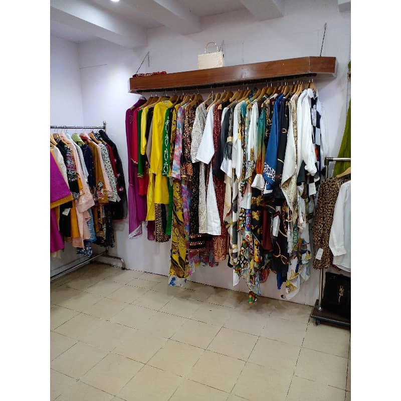 1000 Square Feet Shop In Gulberg Is Available For Rent 6