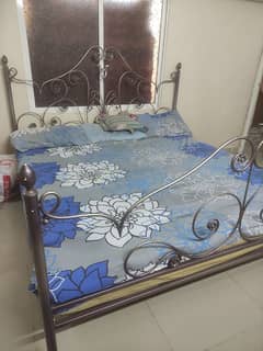 Solid iron bedset