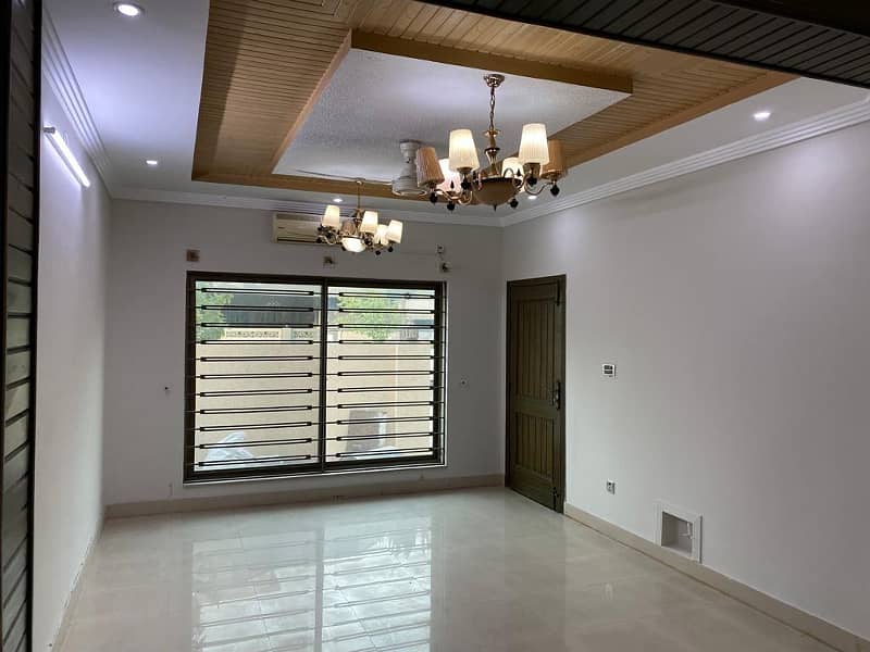 8 mrle house available for rent faisal town 4