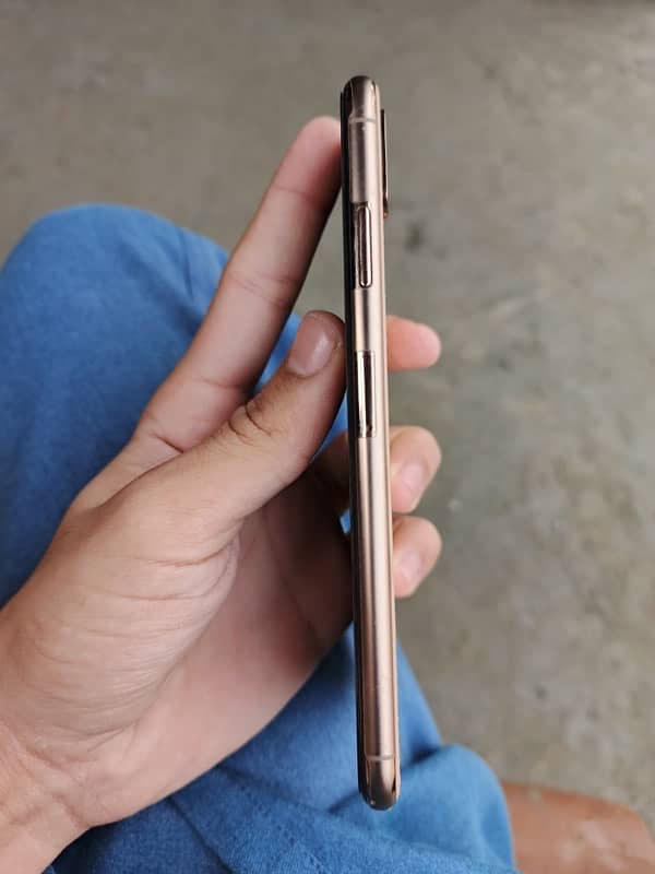 iphone XsMax 64GB ufone sim working 10/10 water pack 2