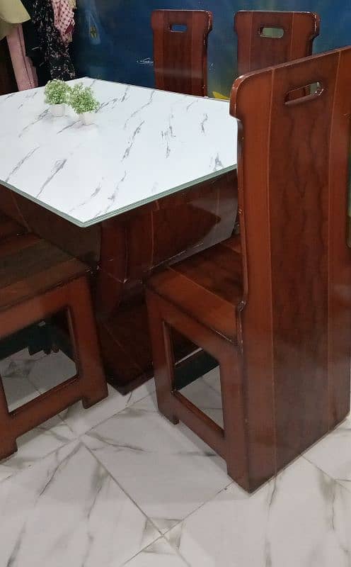 Dinnig table with 6 chair 0