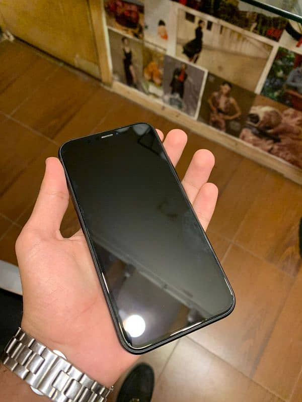 iphone XR 128gb almost new 3