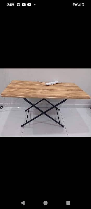 very good condition lightly used table and bed 0