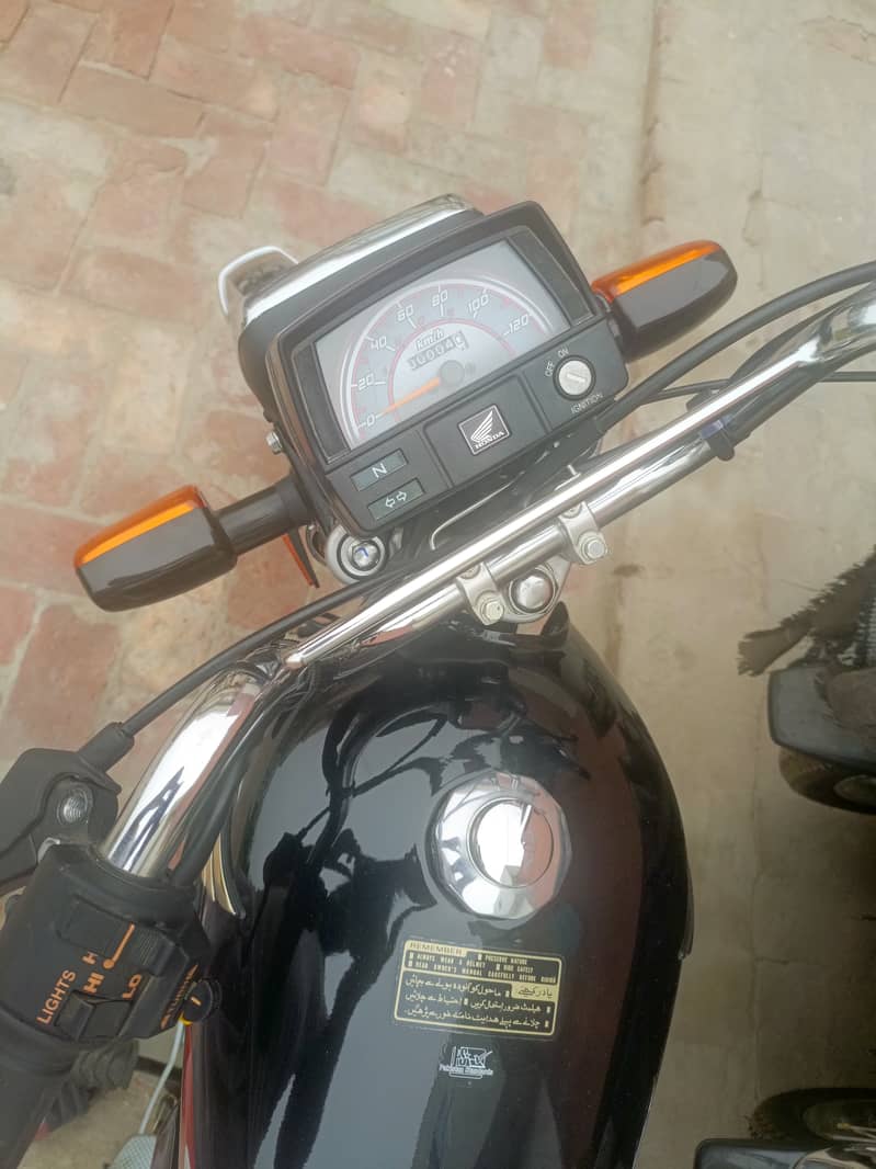 Black Honda CD 70 2025 short items unregistered 1