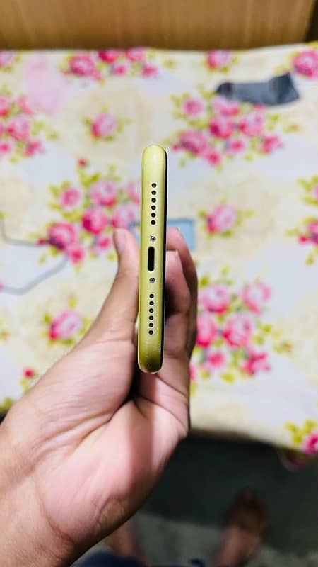 iphone 11 128GB PTA Approved 4