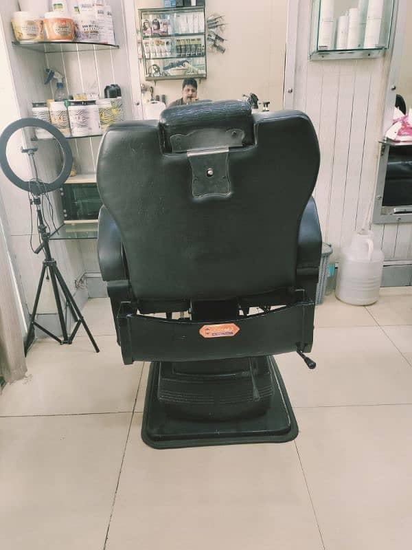 03346030517 ,,,2 salon chair for sell + 3d sain bord for sell 0