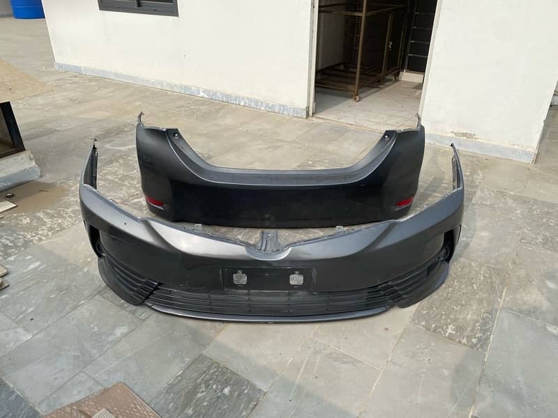 Toyota Corolla Front Bumper Back Bumper 2019 genuin 1