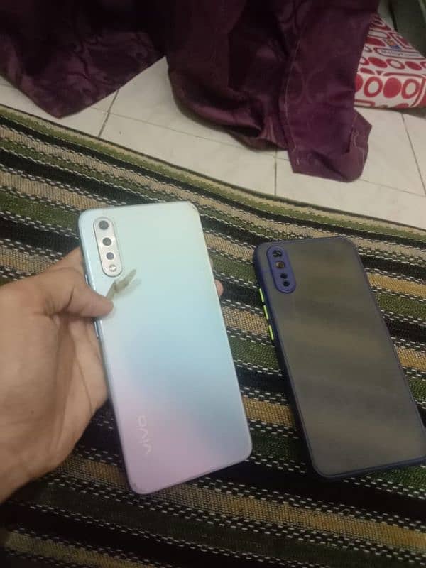 vivo s1 4/128 pta approved with full box and charger 4