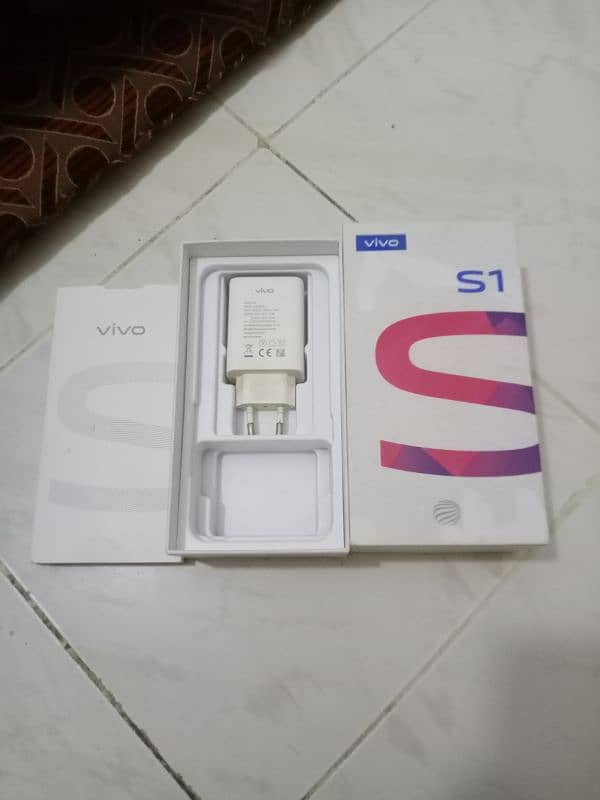 vivo s1 4/128 pta approved with full box and charger 5