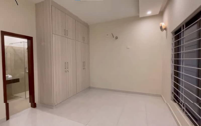 Ready to move 272sq yd 4 & 5 Bedroom DDL Luxury Villa FOR SALE. Only 4km from Main Entrance of BTK. Near GRAND MOSQUE, A-Plus Quality Construction. 4