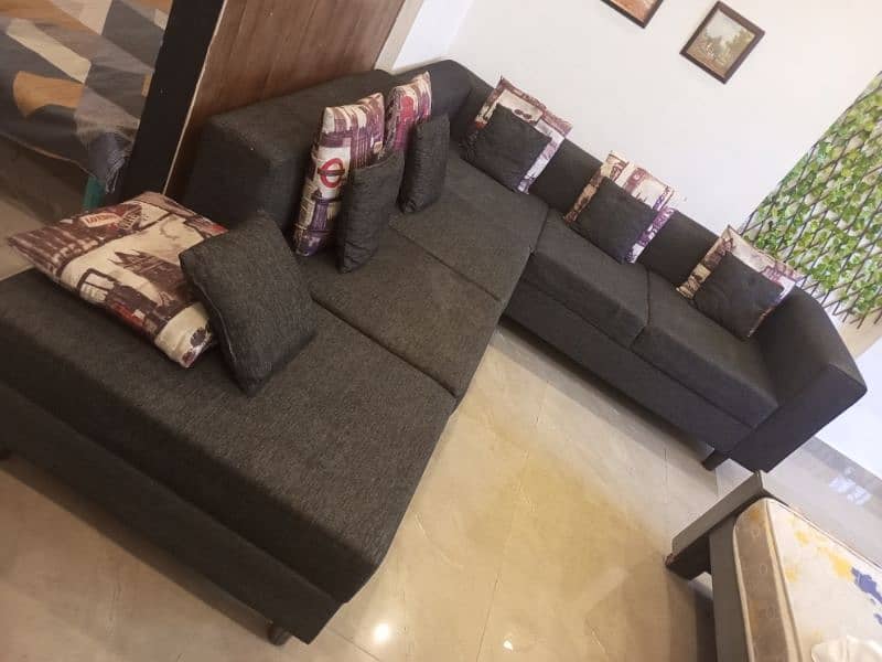 sofa in very good condition 3