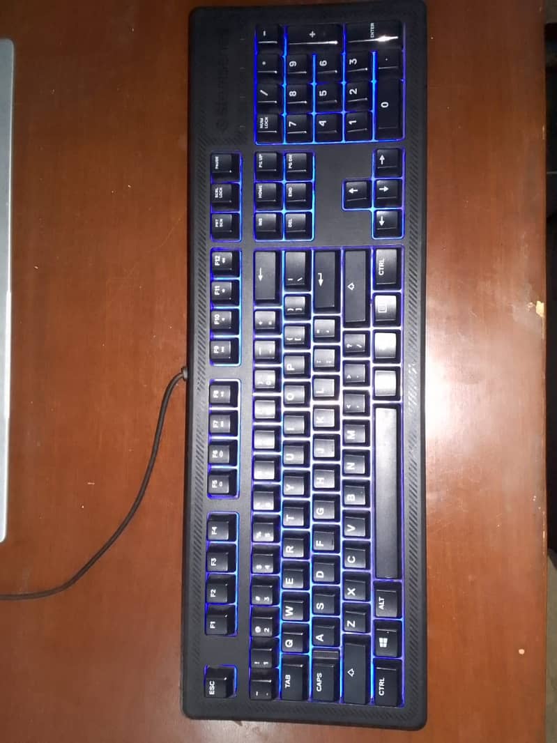 Steel Series Gaming Keyboard With Headphones 1