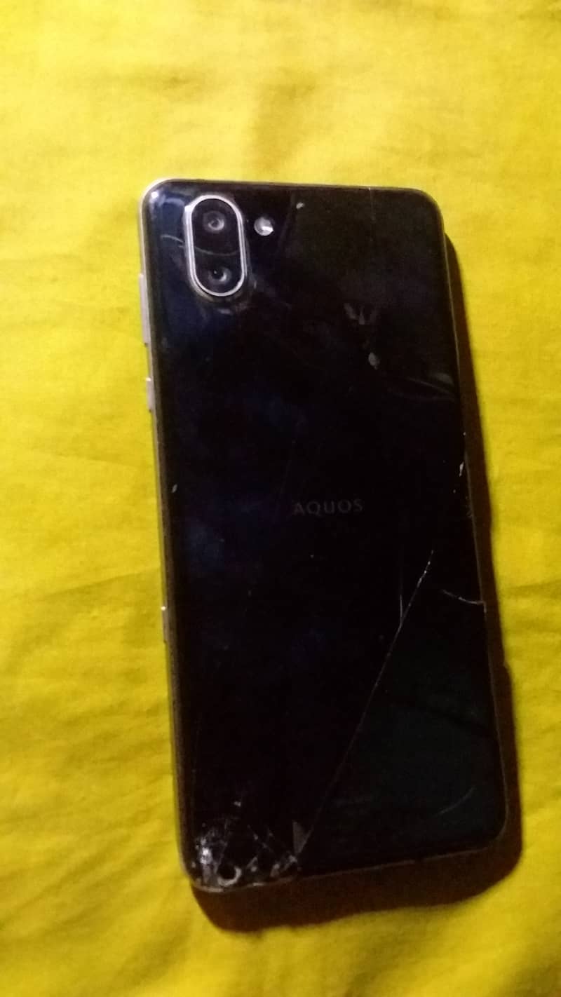 Aquos r3 non pata 2