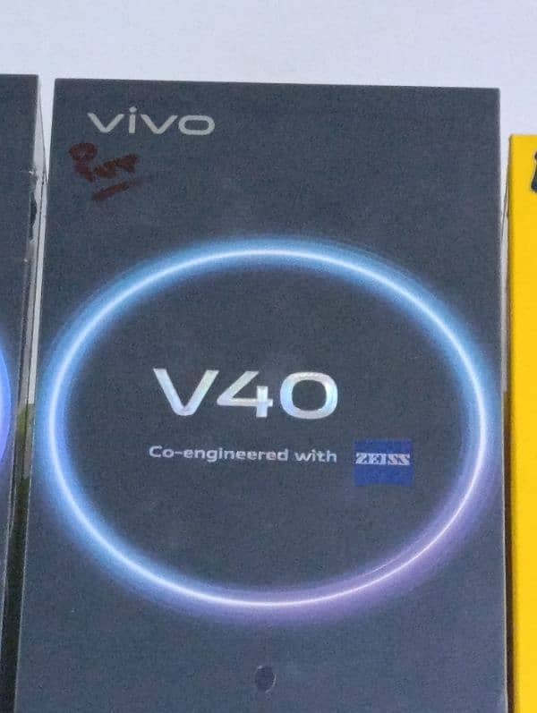 Vivo V40 12Gb Ram 256 New pin pack white coler. /purple PTA Aproved 0