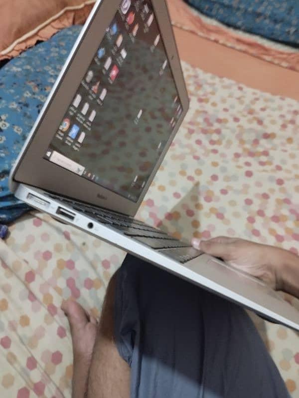 MACBOOK AIR 2015 11 INCH 3