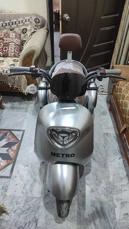 Metro 3 wheels scooty 6