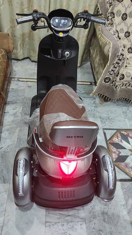 Metro 3 wheels scooty 7