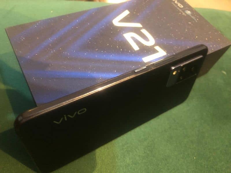 Vivo V21, Original Charger, Excellent Condition 3