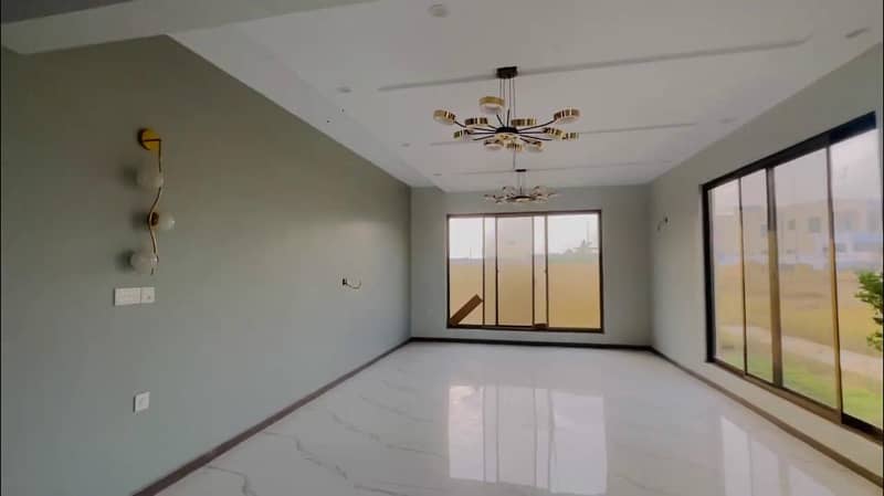 272sq yd Ready to Move Villa in Precinct-1 0.5km from main entrance. A-One Construction Standard 5Bed Drawing Dining Lounge 12