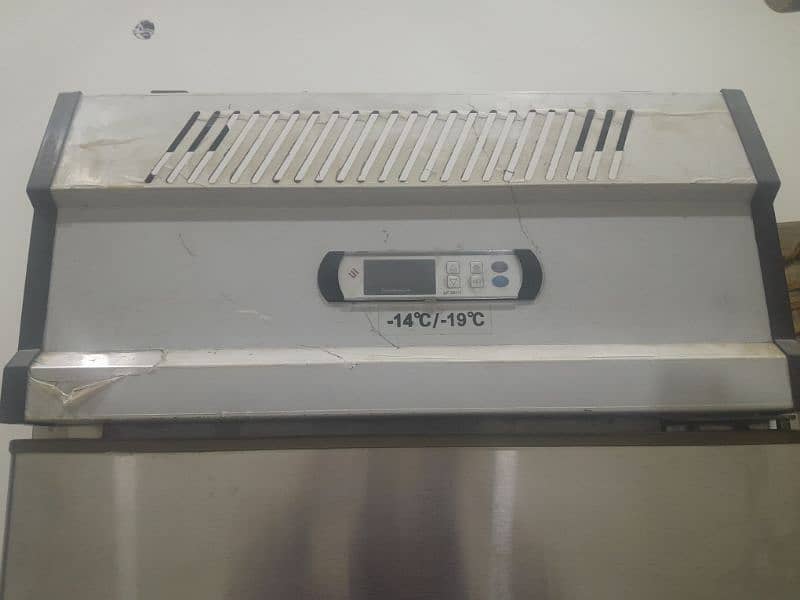 Commercial refrigerator 0