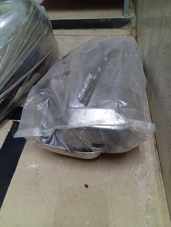 Honda CG-125, fuel tank, side tapay aur kan, silver quoted not paint, 2