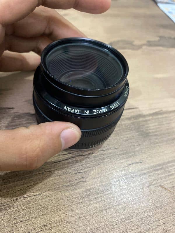 EF 50 mm 1: 1.8 canon lens 4