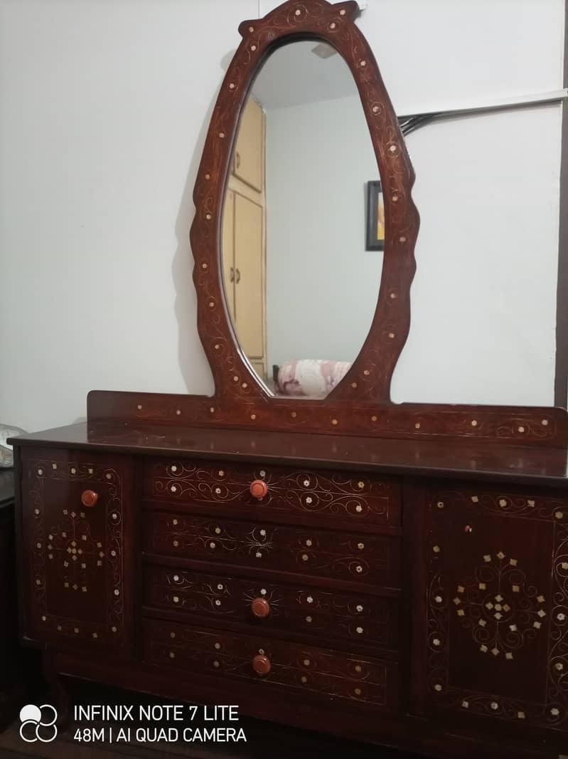 Dressing Table with Round Mirror 0