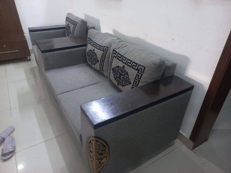 3 Seater sofa for sale urgently 1