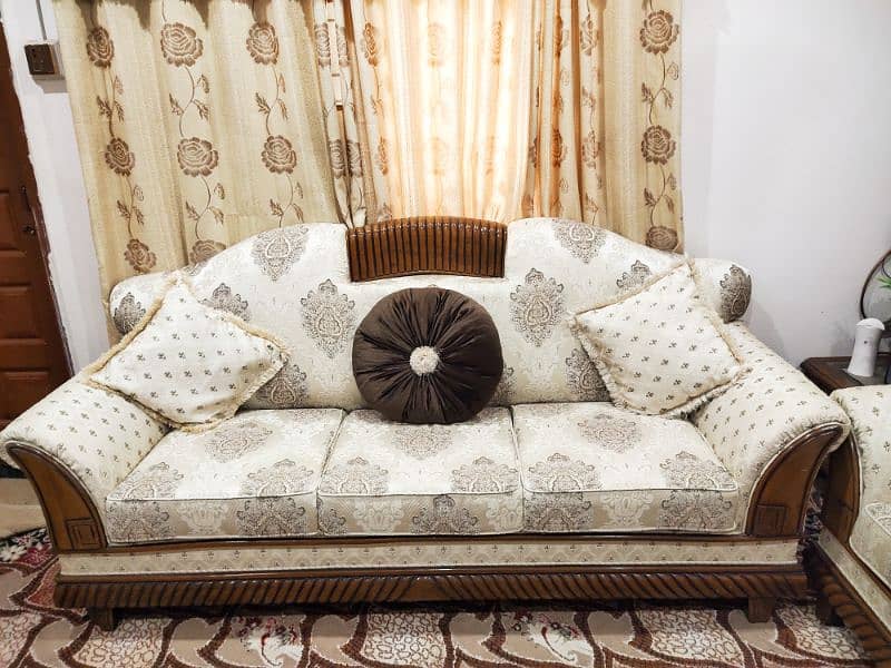 Elegant Royal Style Sofa Set for Sale - Luxurious & Comfortable" 0