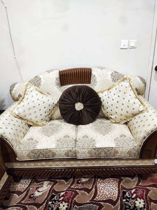 Elegant Royal Style Sofa Set for Sale - Luxurious & Comfortable" 3