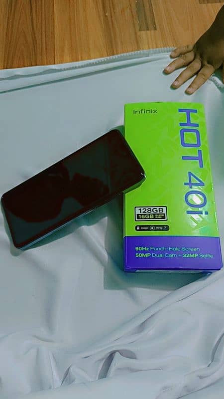 infinix  hot 40     . . 16/128GB    3 months warranty 0