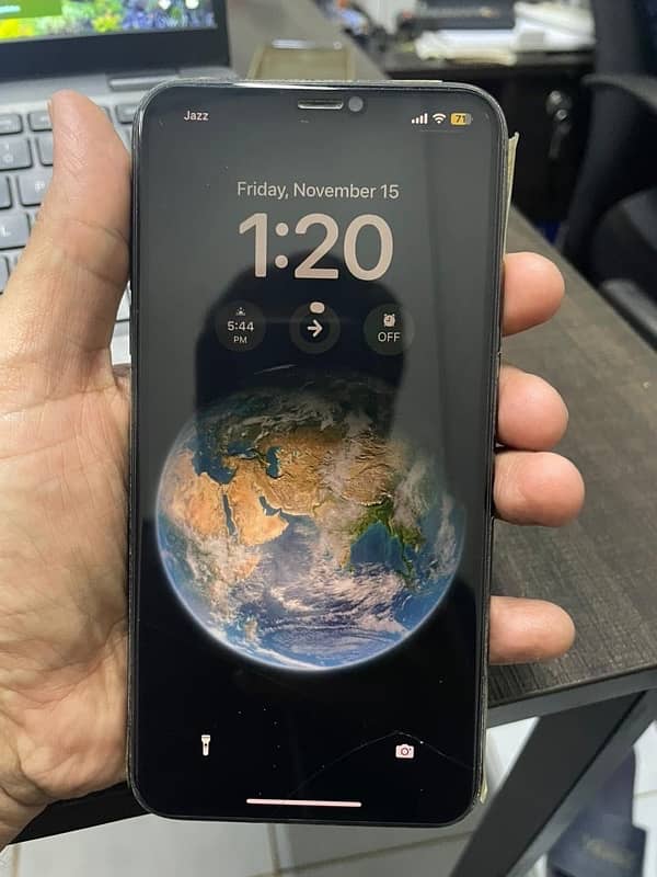 iphone 11 pro max -PTA approved 1