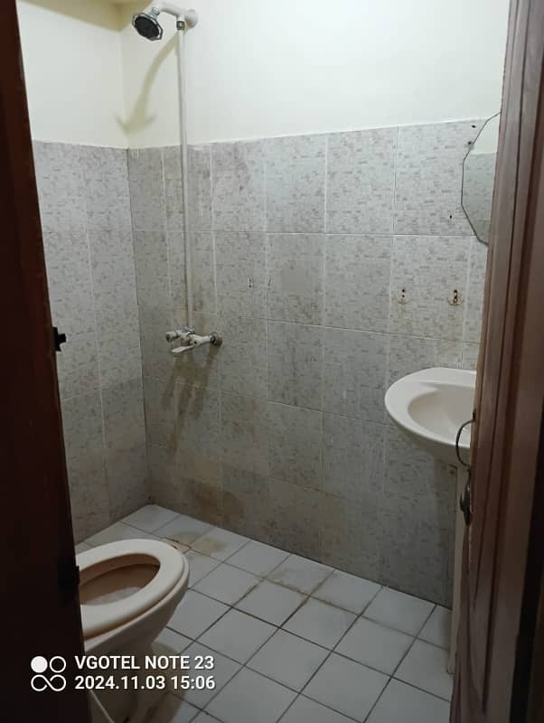 1450 Square Feet Spacious Flat Available In E-11/4 For rent 4