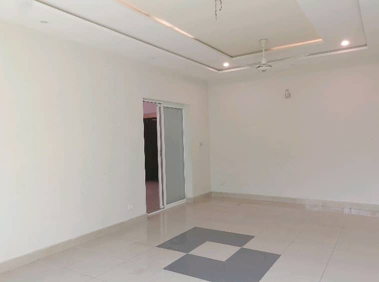 10 Marla House For Sale In Askari 11 - Sector B Lahore 0