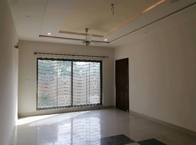 10 Marla House For Sale In Askari 11 - Sector B Lahore 3