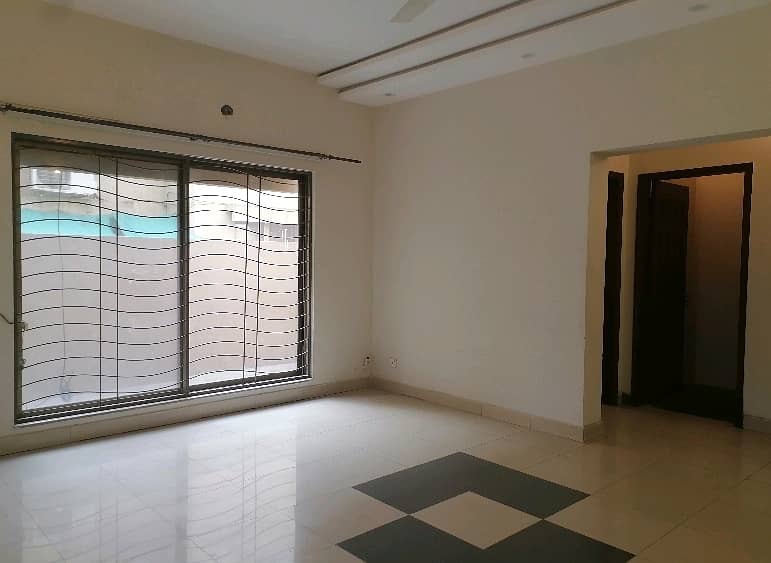 Good 10 Marla House For sale In Askari 11 - Sector A 3