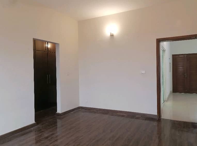 Good 10 Marla House For sale In Askari 11 - Sector A 7